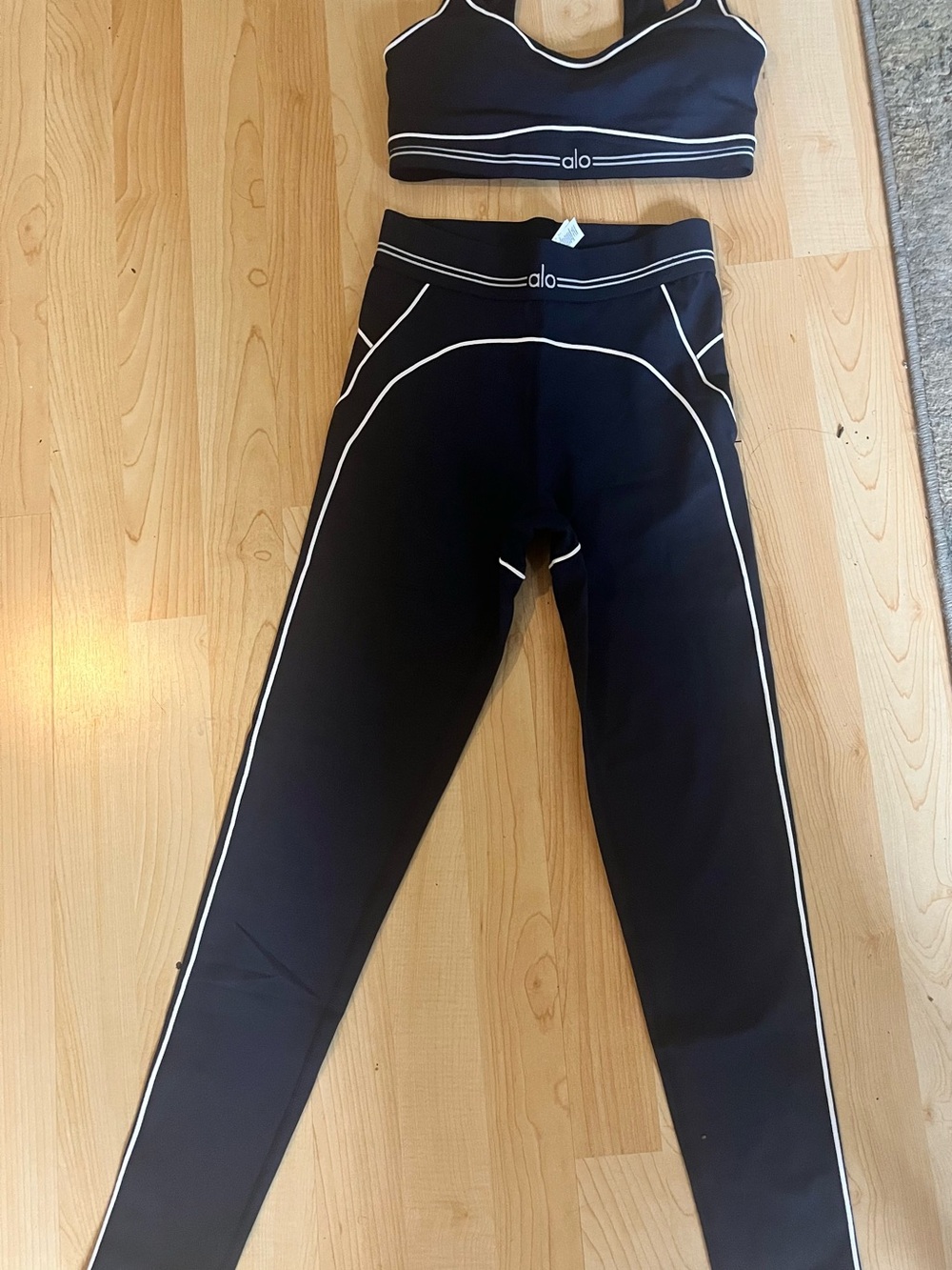 ALO leggings & bra set Sz Small